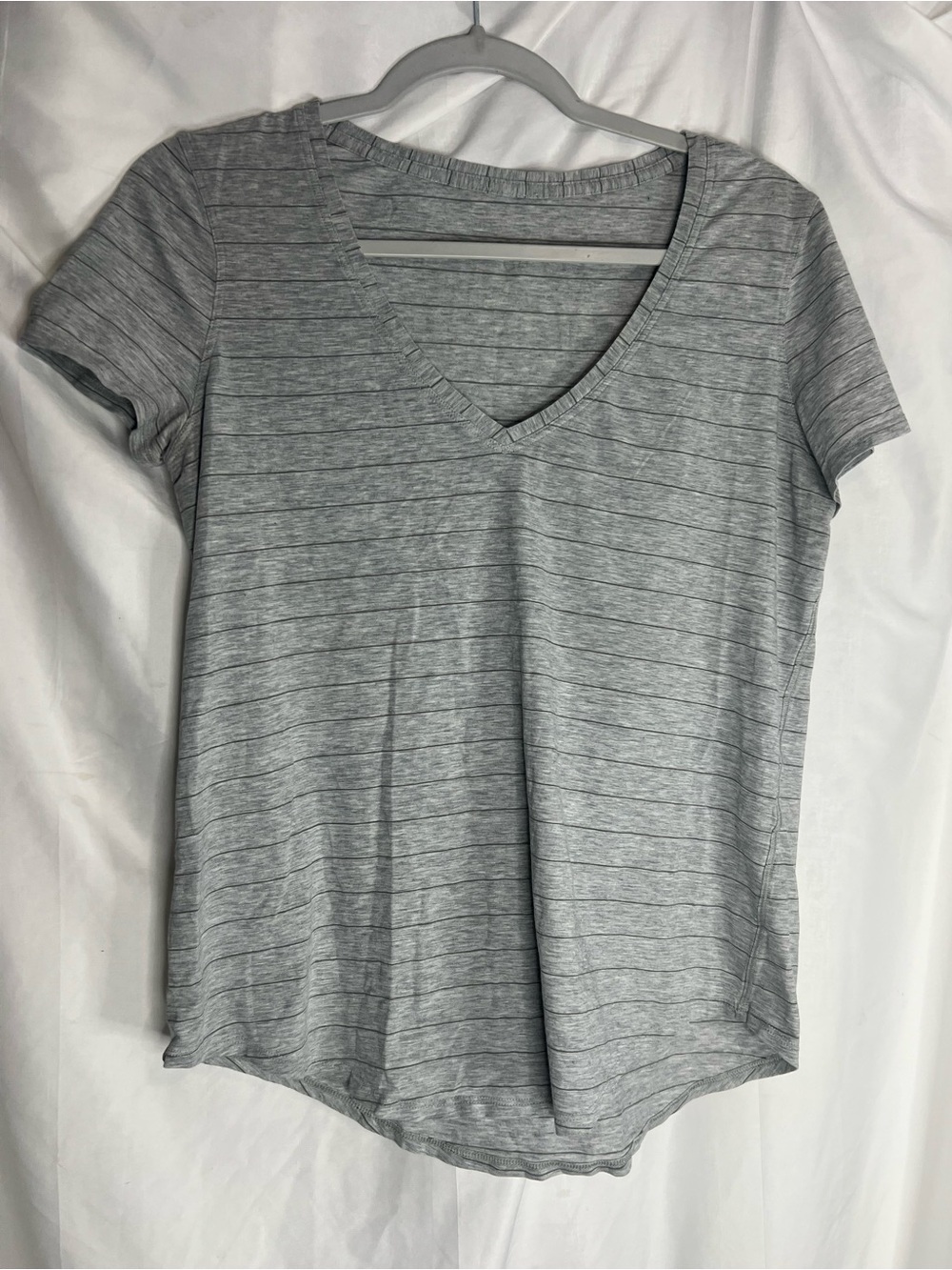 lululemon athletica Light Gray Striped V-Neck Short Sleeve Tee